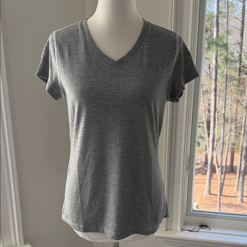 The North Face Women's Flash Dry SS V neck Tee, Medium, Like New